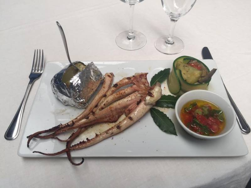 Tentacules de poulpes grillées au feu de bois